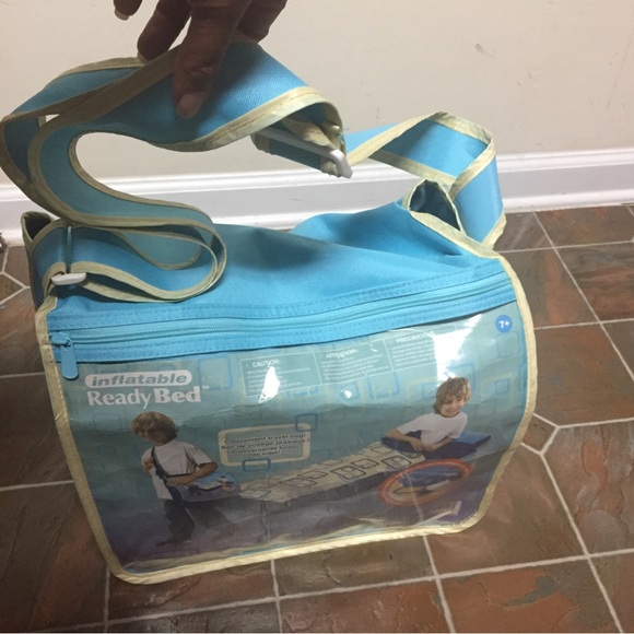 Inflatable sleeping bed in a bag - Picture 3 of 4